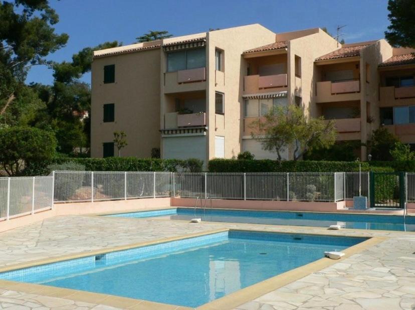 Studio Avec Piscines A 500M De La Plage Apartment Bandol Ngoại thất bức ảnh